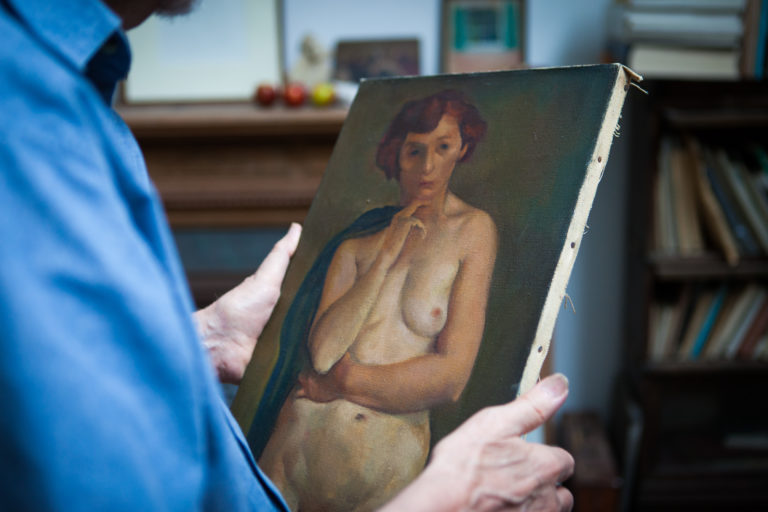 close up of Lennart Anderson holding a painting of a nude woman